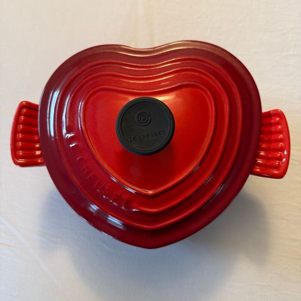Le Creuset | Heart Shaped 2L | Cast Iron |Cocotte Dutch Oven Cerise | Red France